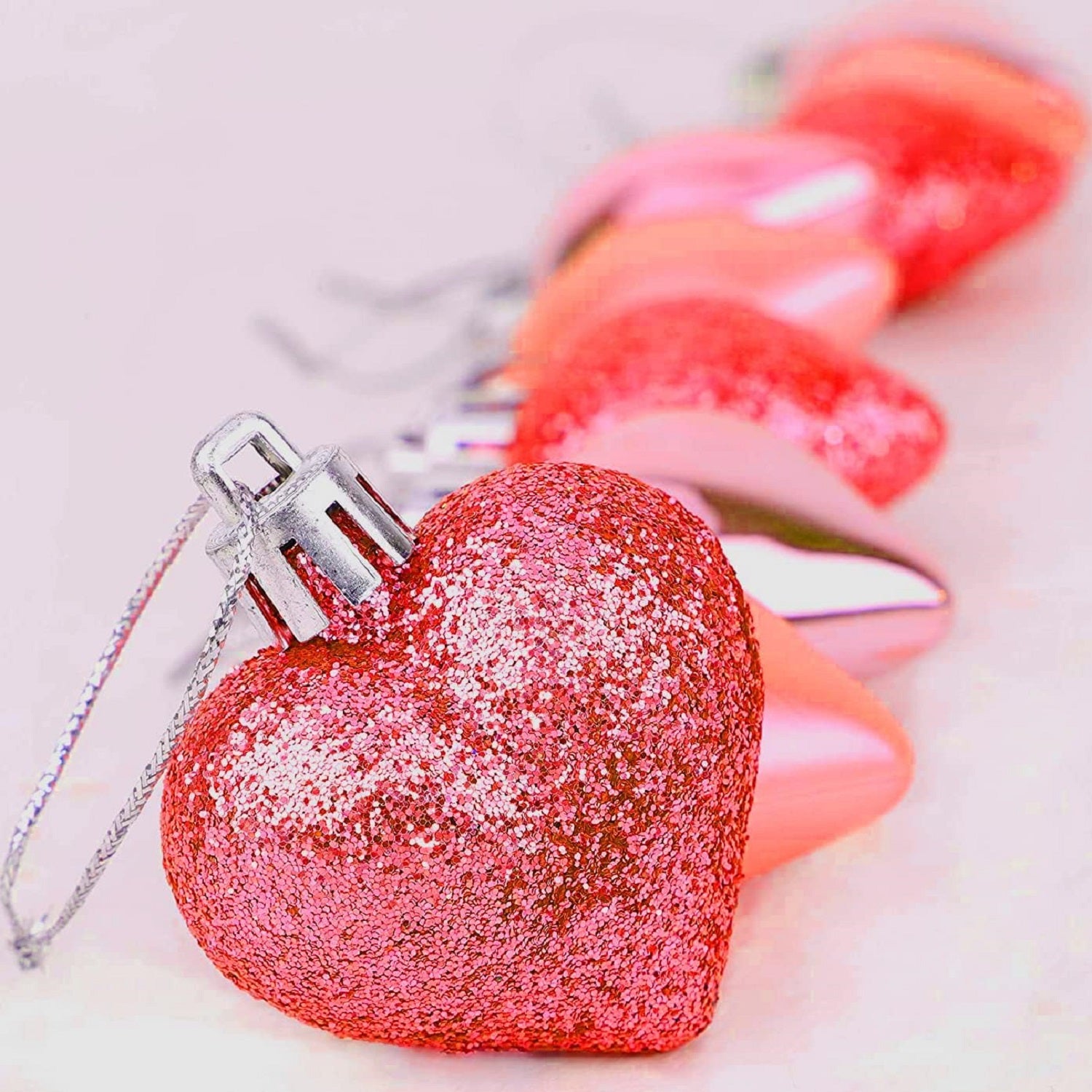 8 x 5cm Christmas Heart Baubles Glitter And Matt Design Christmas Tree Decoration Hanging Ornaments For Christmas and Home Party Decor (Red)